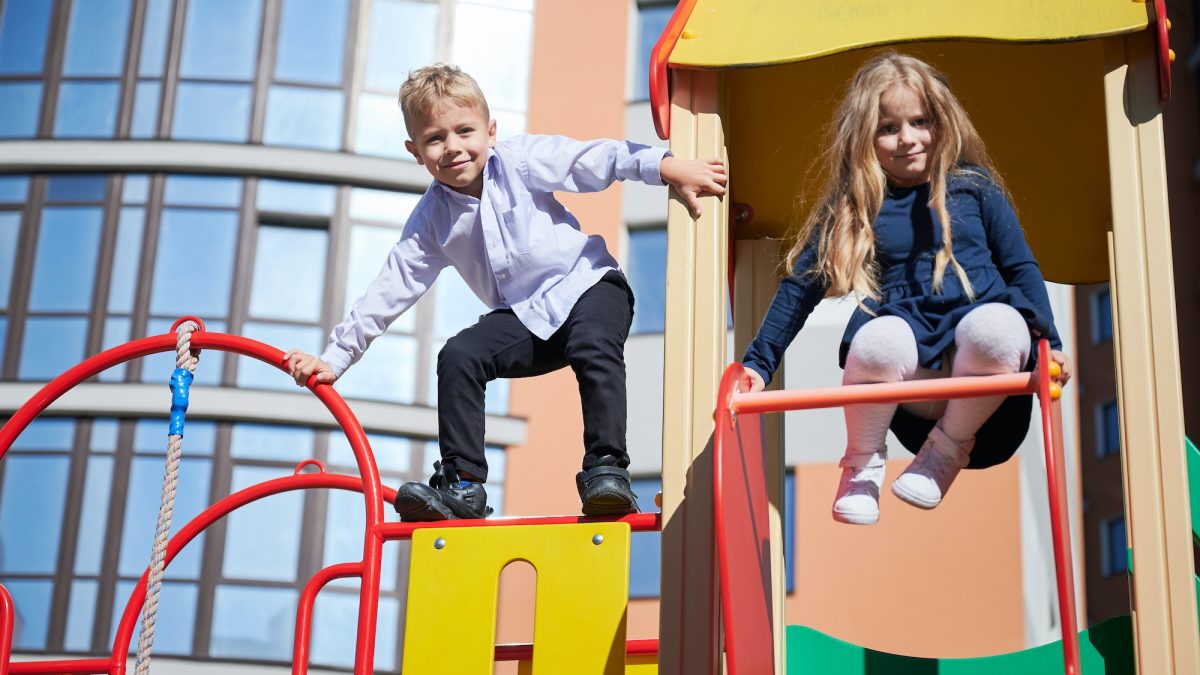 Pendik Bölgesinde Çocukların Geleceğine Işık Tutacak Anaokulları, çocuklarınızın ilk adımlarını en sağlam temeller üzerine atmanızı sağlayacak fırsatları sunmaktadır. Bu anaokulları, gelecekteki başarıların temelini oluşturacak değerler ve bilgiyi bir araya getirerek çocuklarınızın potansiyelini maksimize etmeyi amaçlamaktadır.