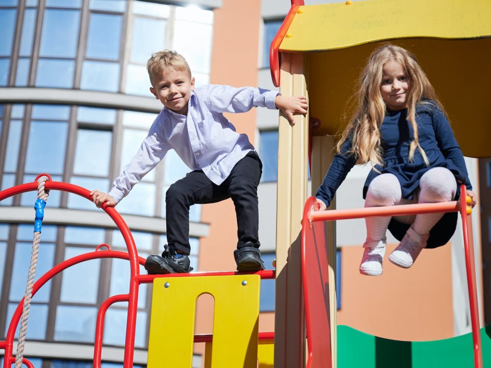 Pendik Bölgesinde Çocukların Geleceğine Işık Tutacak Anaokulları, çocuklarınızın ilk adımlarını en sağlam temeller üzerine atmanızı sağlayacak fırsatları sunmaktadır. Bu anaokulları, gelecekteki başarıların temelini oluşturacak değerler ve bilgiyi bir araya getirerek çocuklarınızın potansiyelini maksimize etmeyi amaçlamaktadır.